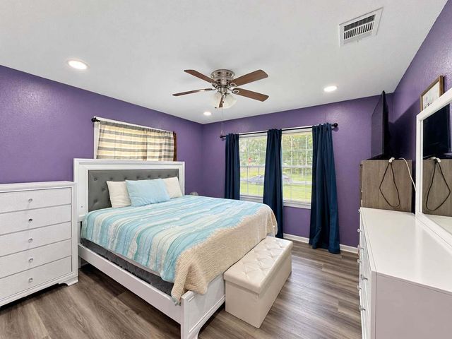 6737 E Bayou Drive, Hitchcock, TX 77563