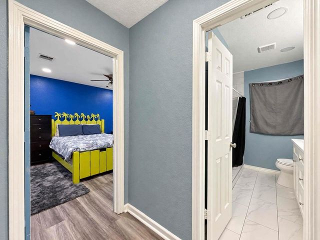 6737 E Bayou Drive, Hitchcock, TX 77563