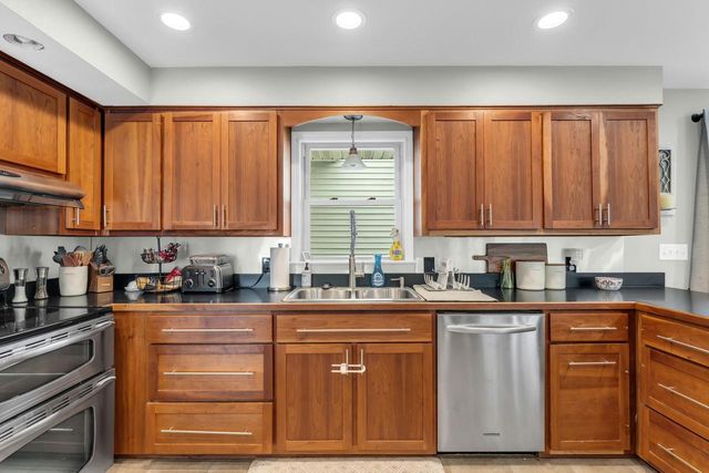 341 Dardis DRIVE, Burlington, WI 53105