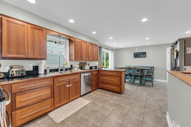341 Dardis DRIVE, Burlington, WI 53105