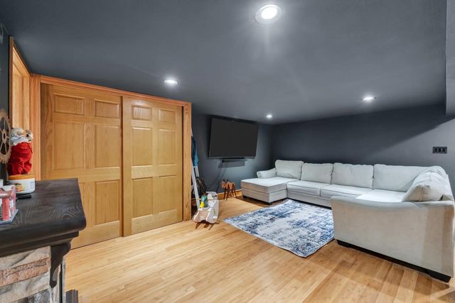 341 Dardis DRIVE, Burlington, WI 53105