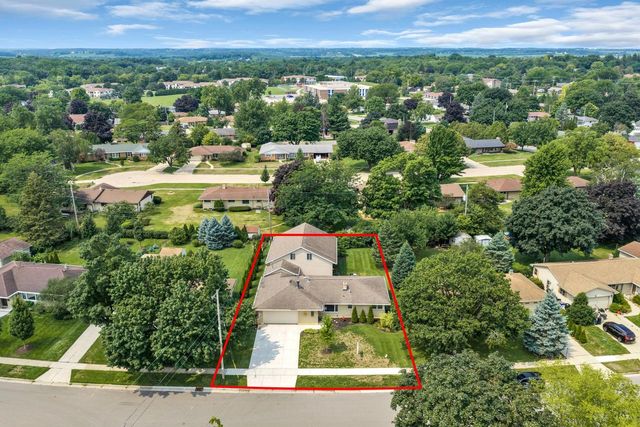 341 Dardis DRIVE, Burlington, WI 53105