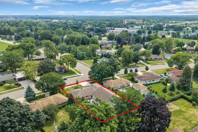 341 Dardis DRIVE, Burlington, WI 53105