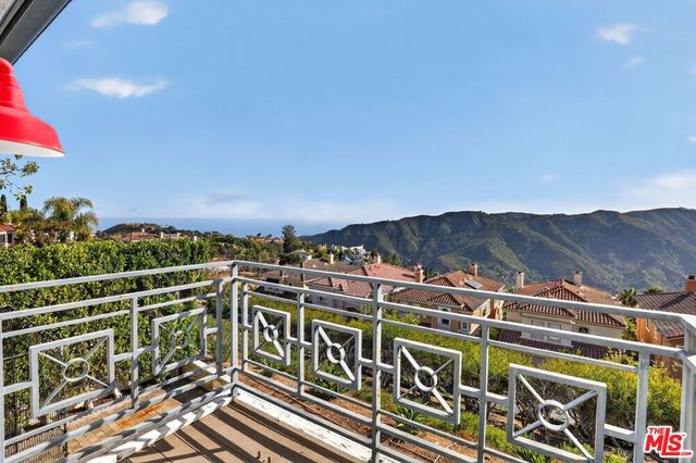 16718 Calle Arbolada, Pacific Palisades, CA 90272