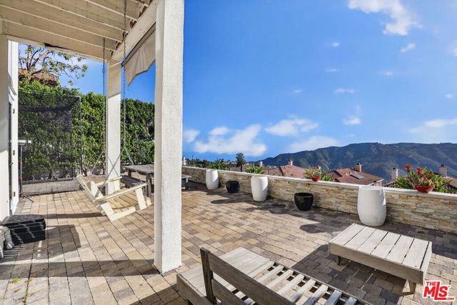 16718 Calle Arbolada, Pacific Palisades, CA 90272