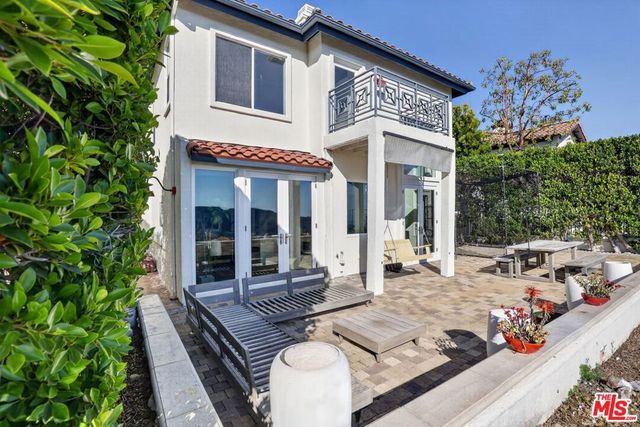 16718 Calle Arbolada, Pacific Palisades, CA 90272
