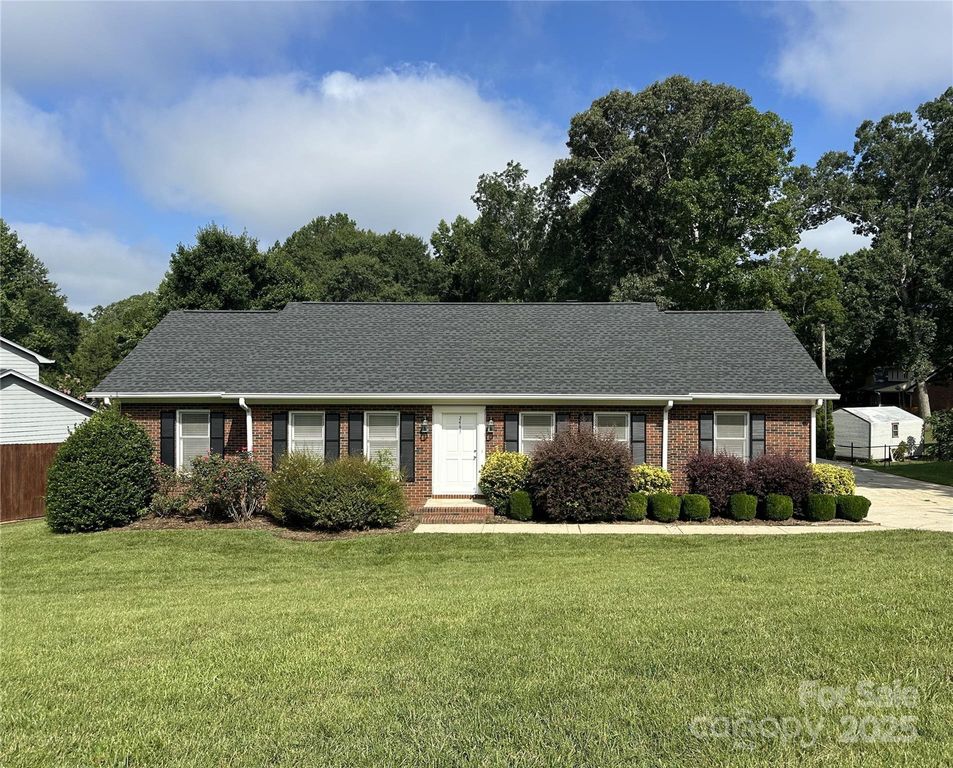 2443 1st Street Place NW, Hickory, NC 28601