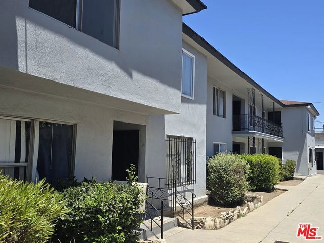 6800 West Boulevard, Los Angeles, CA 90043