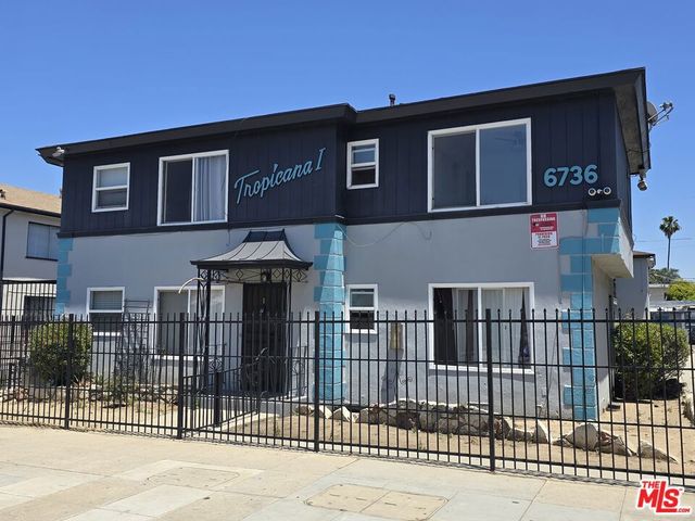 6800 West Boulevard, Los Angeles, CA 90043