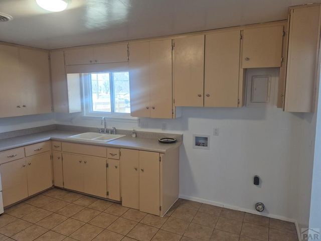 1619 Locust Ave, Rocky Ford, CO 81067