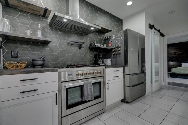 2203 High Street, Des Moines, IA 50312