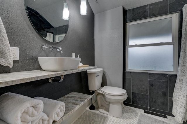 2203 High Street, Des Moines, IA 50312