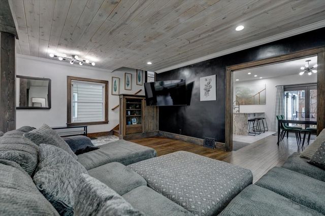 2203 High Street, Des Moines, IA 50312