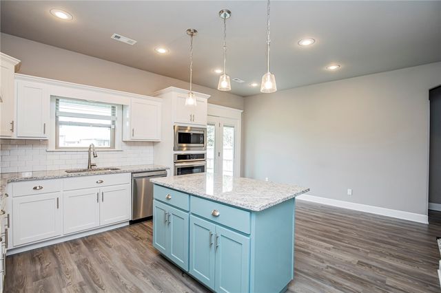 870 Bob Glen Circle, Centerton, AR 72719
