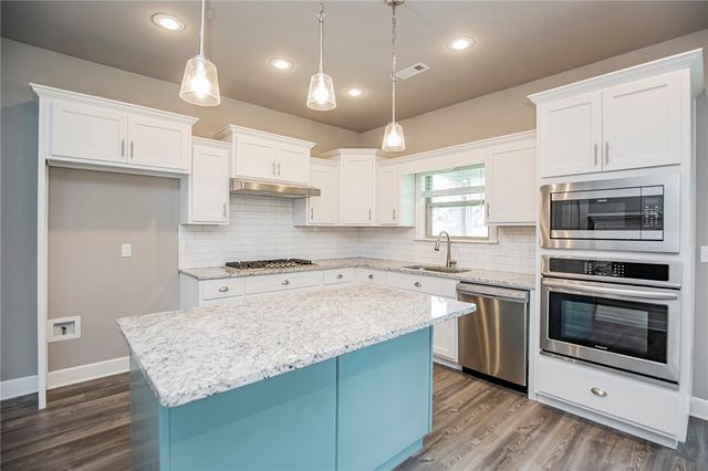 870 Bob Glen Circle, Centerton, AR 72719
