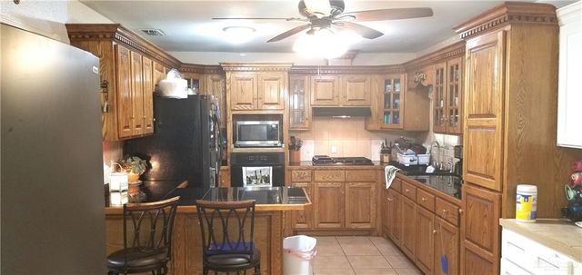 740 N 9th Street, Raymondville, TX 78580