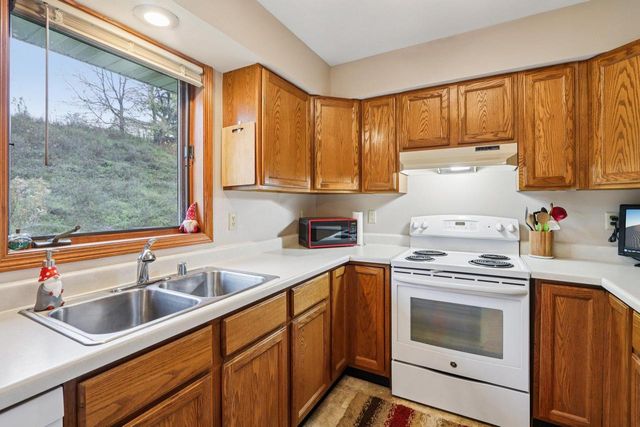 887 Iroquois Circle, Baraboo, WI 53913