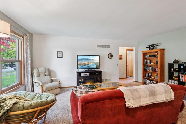 887 Iroquois Circle, Baraboo, WI 53913