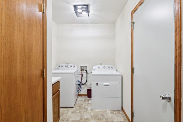 887 Iroquois Circle, Baraboo, WI 53913