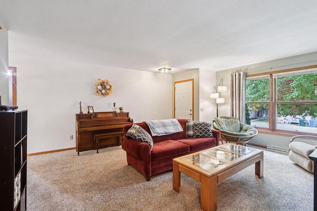 887 Iroquois Circle, Baraboo, WI 53913