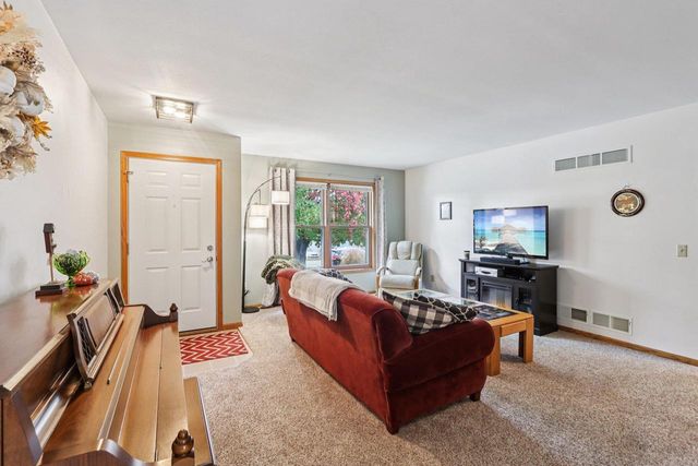 887 Iroquois Circle, Baraboo, WI 53913