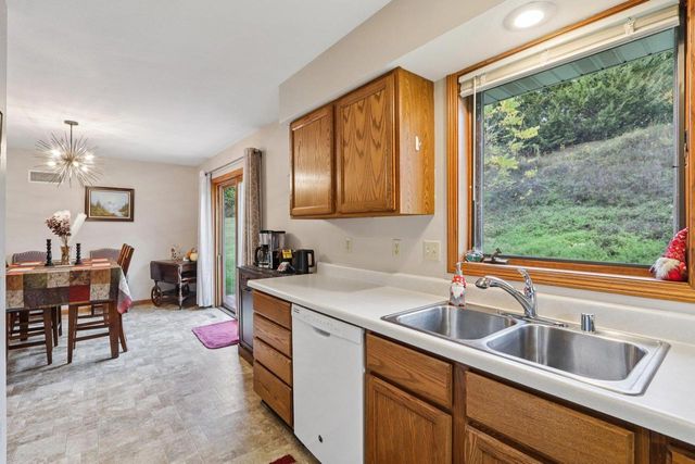 887 Iroquois Circle, Baraboo, WI 53913