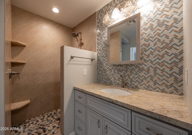8018 W ACOMA Drive, Peoria, AZ 85381