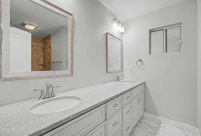 8018 W ACOMA Drive, Peoria, AZ 85381