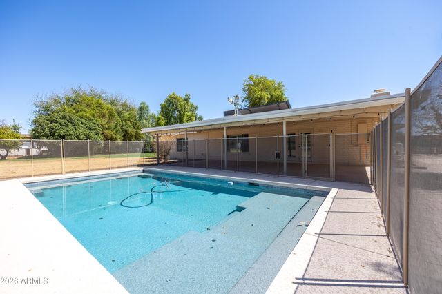 8018 W ACOMA Drive, Peoria, AZ 85381
