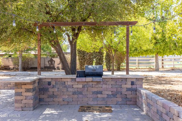 8018 W ACOMA Drive, Peoria, AZ 85381