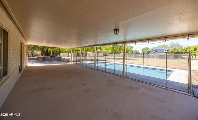 8018 W ACOMA Drive, Peoria, AZ 85381