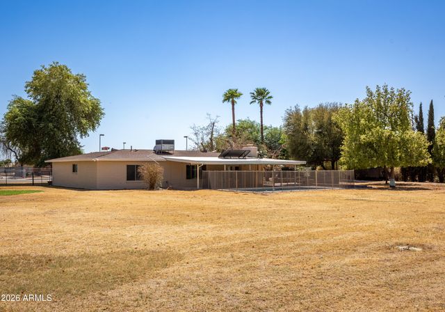 8018 W ACOMA Drive, Peoria, AZ 85381