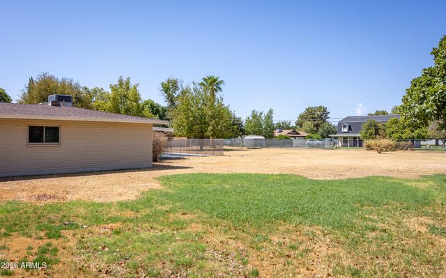 8018 W ACOMA Drive, Peoria, AZ 85381