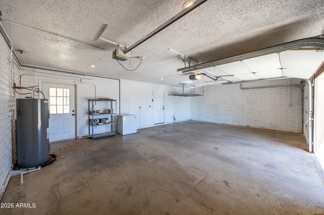 8018 W ACOMA Drive, Peoria, AZ 85381