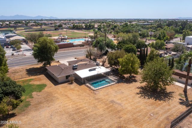8018 W ACOMA Drive, Peoria, AZ 85381