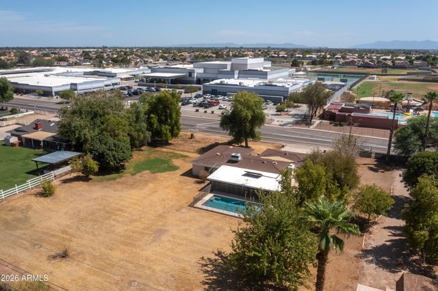 8018 W ACOMA Drive, Peoria, AZ 85381