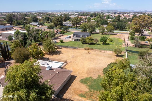 8018 W ACOMA Drive, Peoria, AZ 85381