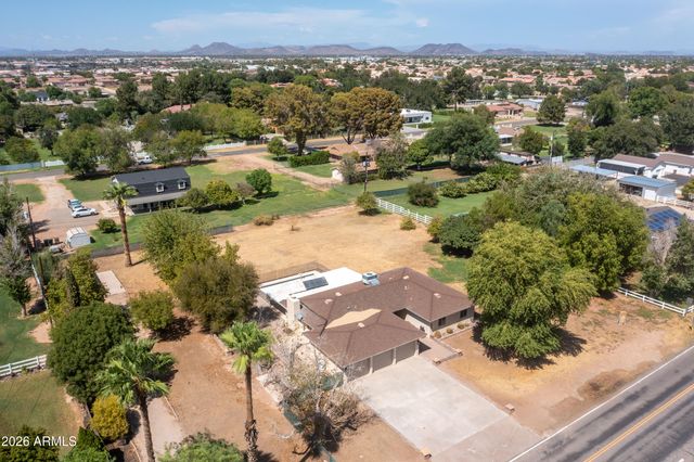 8018 W ACOMA Drive, Peoria, AZ 85381