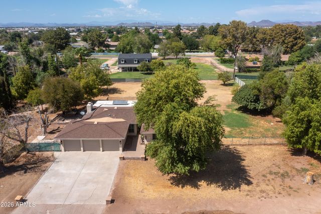 8018 W ACOMA Drive, Peoria, AZ 85381