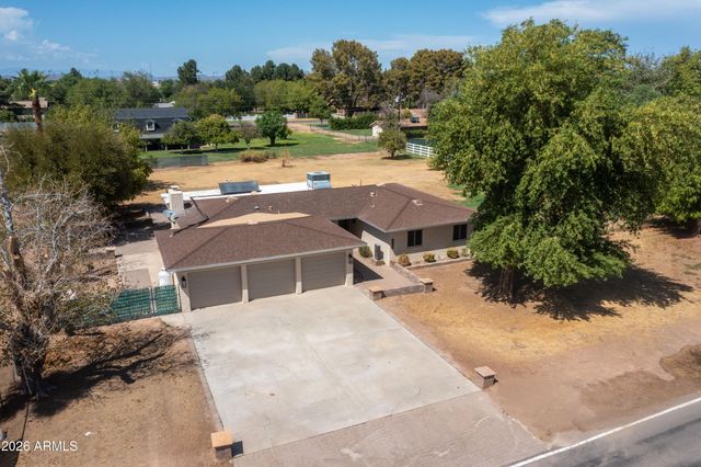 8018 W ACOMA Drive, Peoria, AZ 85381