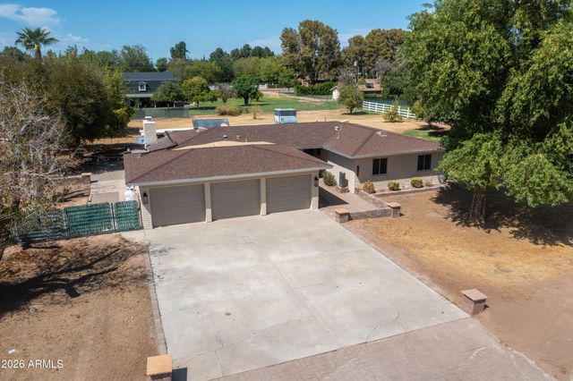 8018 W ACOMA Drive, Peoria, AZ 85381