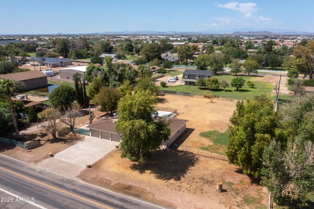 8018 W ACOMA Drive, Peoria, AZ 85381