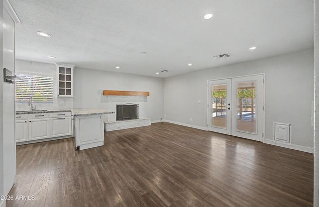8018 W ACOMA Drive, Peoria, AZ 85381