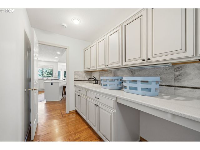 1804 HALL Ct, West Linn, OR 97068
