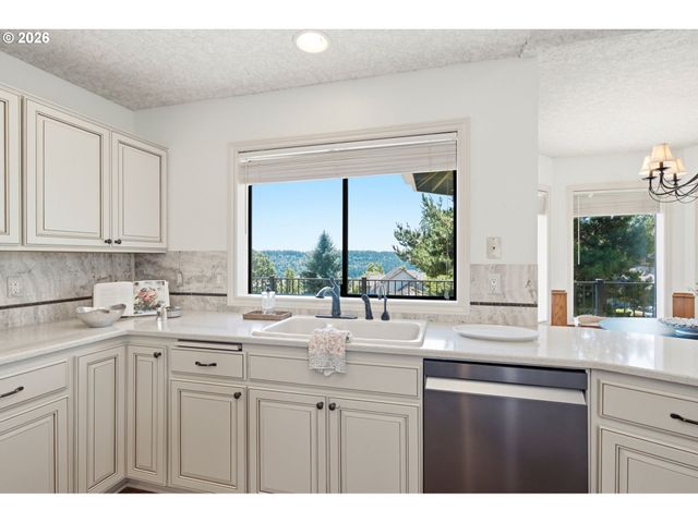 1804 HALL Ct, West Linn, OR 97068