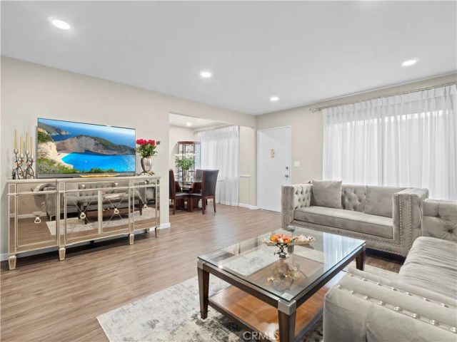 350 W Wilson, Glendale, CA 91203