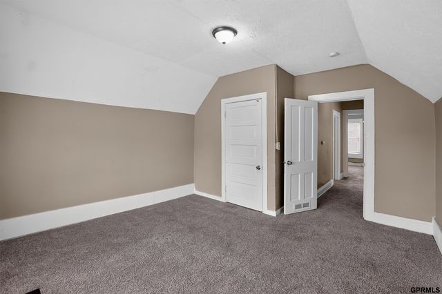 4215 Grant Street, Omaha, NE 68111