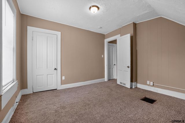 4215 Grant Street, Omaha, NE 68111