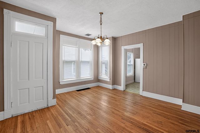 4215 Grant Street, Omaha, NE 68111