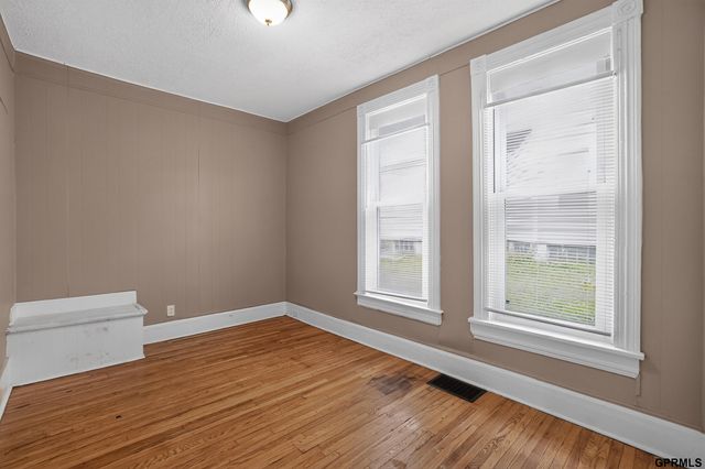4215 Grant Street, Omaha, NE 68111